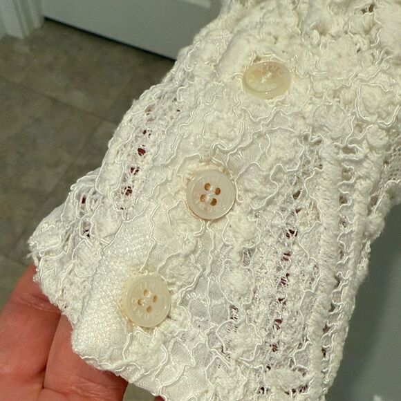 Vince Camuto White Lace Button-Down Shirt with scalloped hemline size medium - Picture 4 of 10